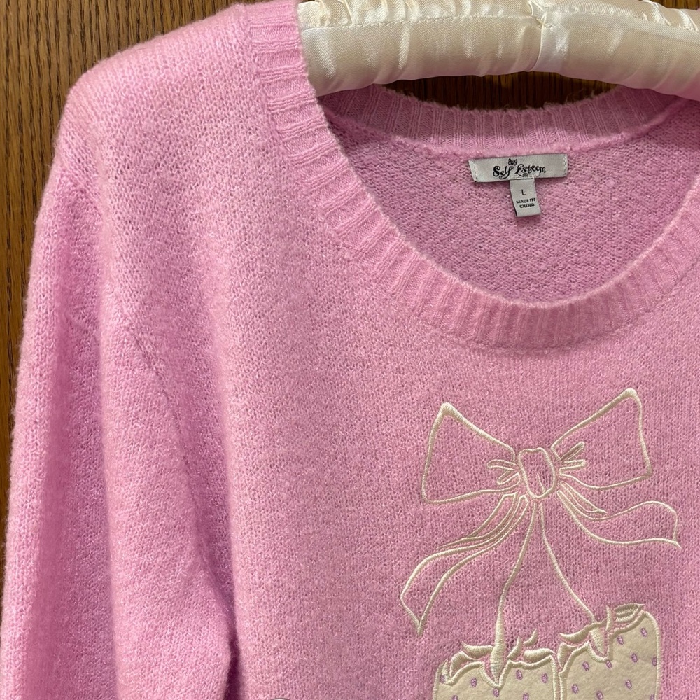 Cute light pink sweater with strawberry bow, juniors large - Picture 4 of 8